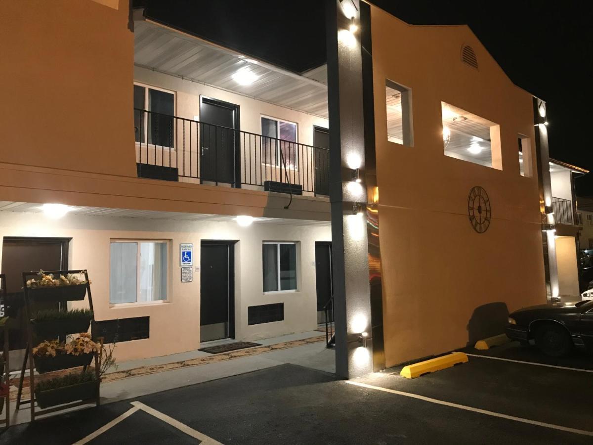 Motel The Carasaljo Lakewood Exterior foto